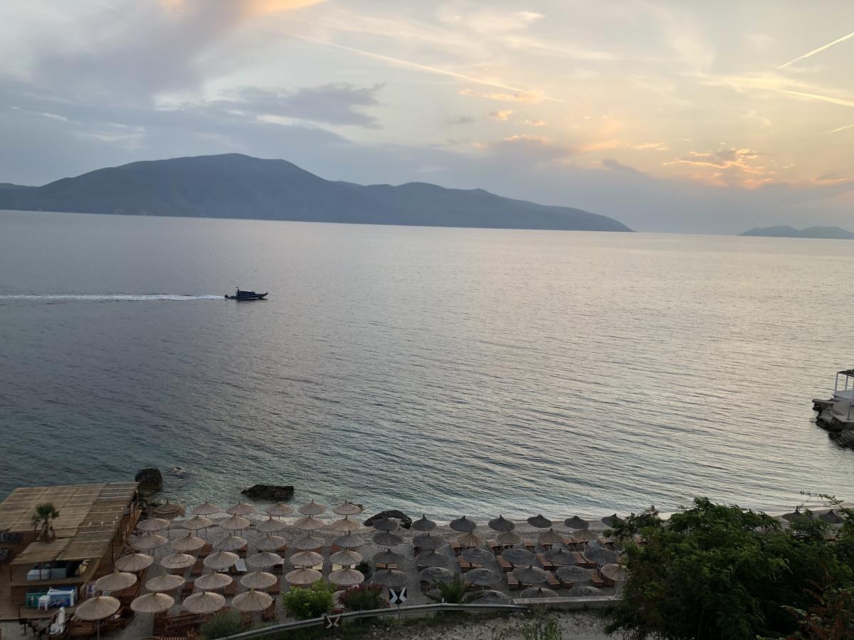 Envi Hotel Vlore Exterior photo